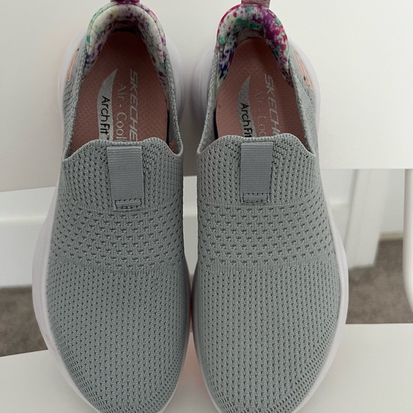 Skechers Archfit women’s shoes - Picture 2 of 6